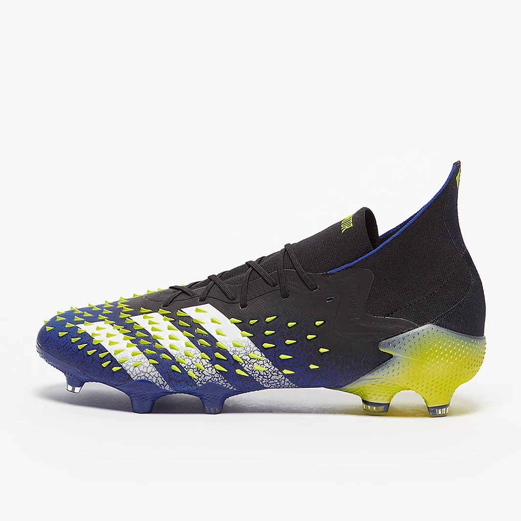 נעלי כדורגל מקצועיות אדידס - ADIDAS PREDATOR FREAK FG