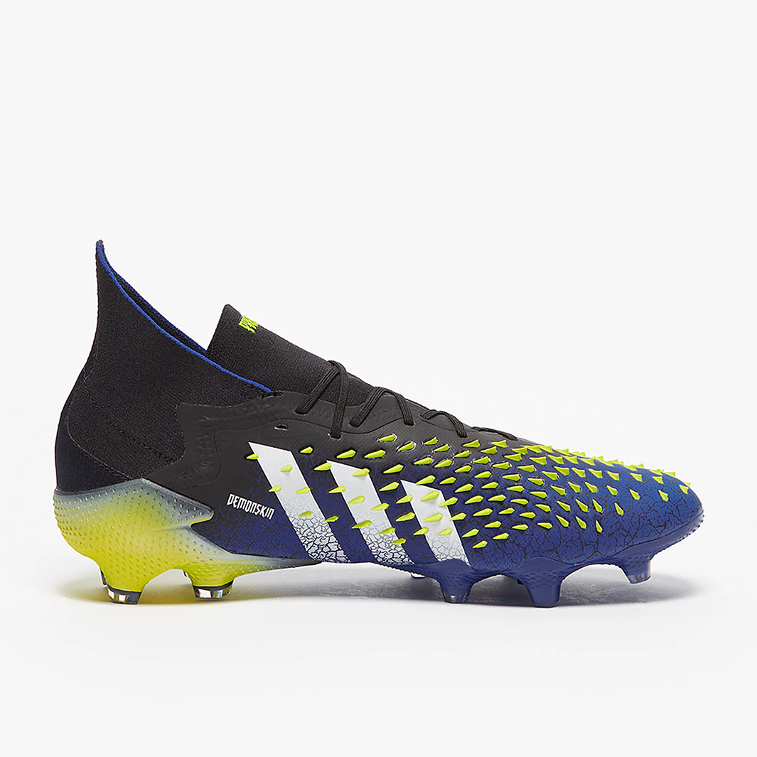 נעלי כדורגל מקצועיות אדידס - ADIDAS PREDATOR FREAK FG