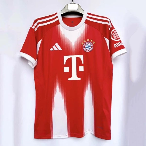 חולצת באיירן מינכן בית 2025/26 – Bayern Munich Home Jersey 25/26